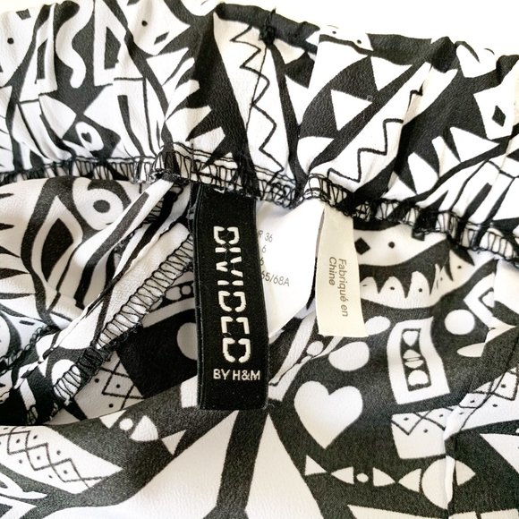 H&M | DIVIDED Black and White Pattern Joggers - Picture 5 of 5